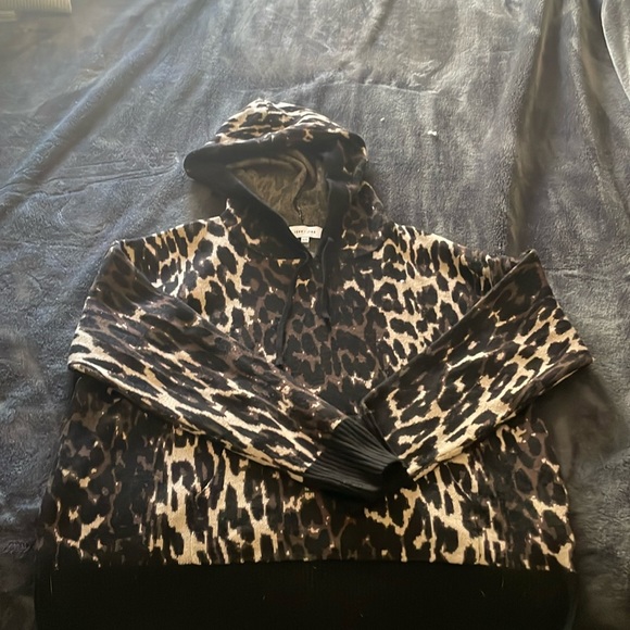 Revolve leopard print sweater - Picture 1 of 3